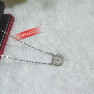 Dây chuyền inox hình tròn đính đá khắc chữ La Mã