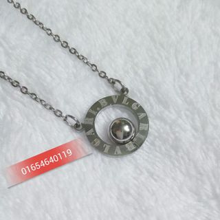 Dây chuyền inox hình tròn gắn bi khắc chữ La Mã