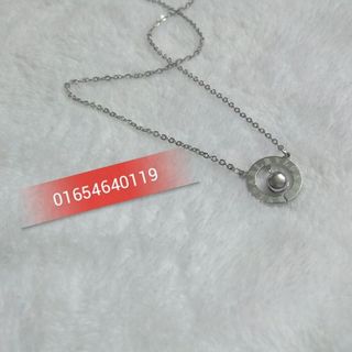 Dây chuyền inox hình tròn khắc chữ La Mã gắn chuông