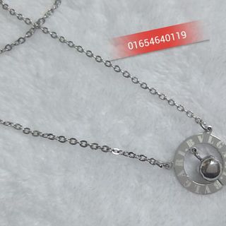 Dây chuyền inox hình tròn khắc chữ La Mã gắn chuông