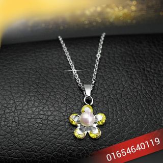 Dây chuyền hoa mai màu vàng