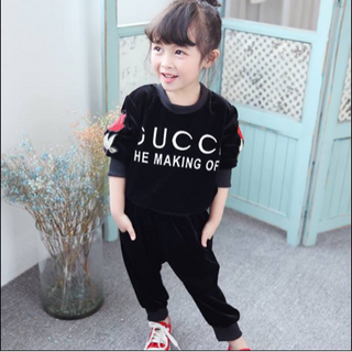 Bộ đồ bé gái