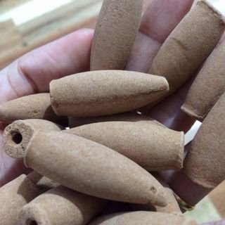 Nụ trầm thác khói