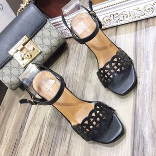 giay sandal got vuông