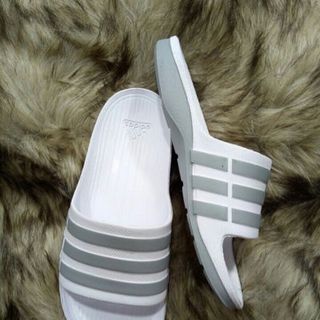 dép thể thao
