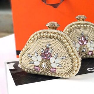 ví cầm tay kết châu siêu sang
