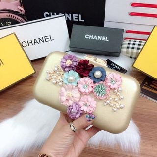 ví nữ đính phụ kiện