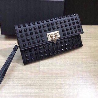ví cầm tay tán đinh