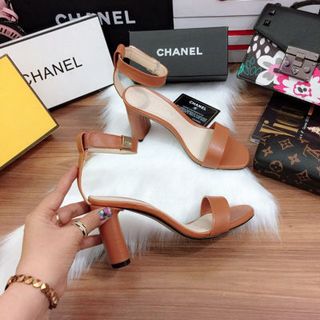 giay sandal got vuông