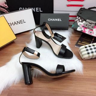 giay sandal got vuông