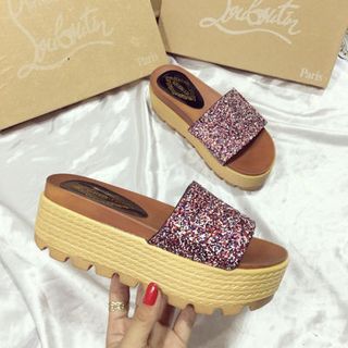 dép qua ngang cao câp