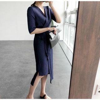 đầm maxi xẻ tà cổ V