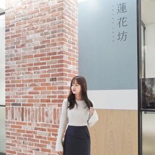 chân váy bút chì xẻ tà