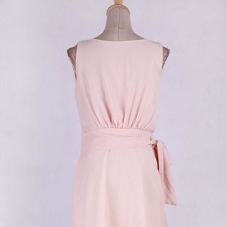 đầm cổ V sát nách