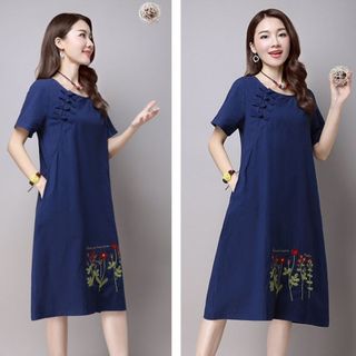 Đầm Jean Cổ Tròn Chân Váy Thêu Hoa