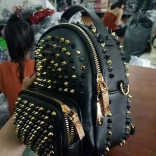 Balo đinh QC