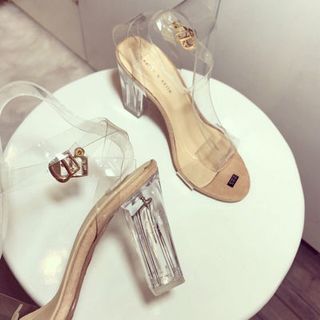 giay got vuong quai trong