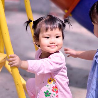 Bộ trụ bé gái
