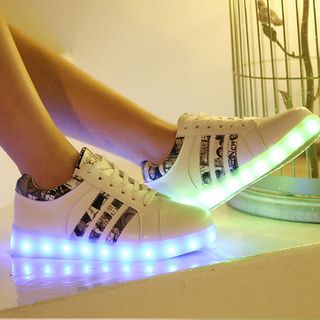 Giày phát sáng đen TB520