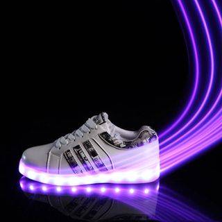 Giày phát sáng đen TB520