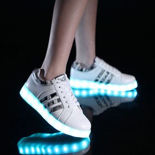Giày phát sáng đen TB520