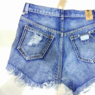 quần short viền màu