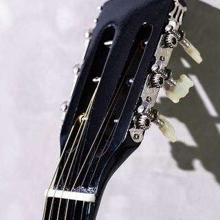Guitar Đen từ Hồng Đào