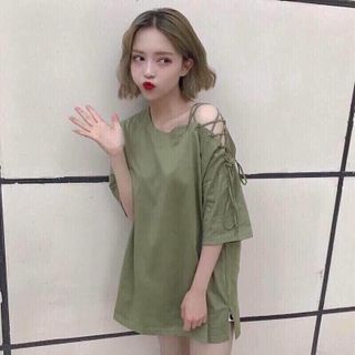 áo thun vai cột dây