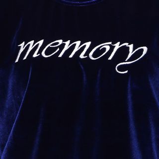 Áo nhung nữ thời trang tay ngắn họa tiết chữ Memory