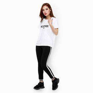 Áo thun nữ tay ngắn màu trắng họa tiết chữ M2