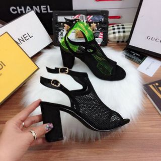 giay bot vuông lứoi