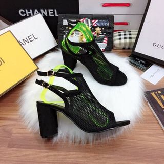 giay bot vuông lứoi