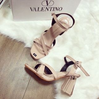 giay sandal cao got vuông