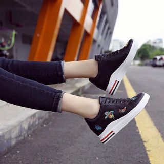 giày bata độn thêu