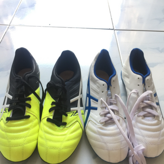 giày đá banh asicss 100