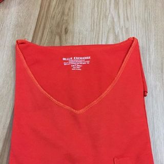 LẦN ĐẦU TIÊN HIỆN ÁO THUN TRƠN CỔ TIM