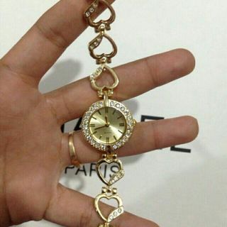 ĐỒNG HỒ LẮC TIM THỜI TRANG