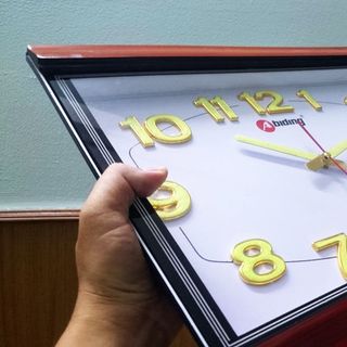 ĐỒNG HỒ TREO TƯỜNG CHỮ NHẬT VÀNH VÂN GỖ KIM PHÁT QUANG