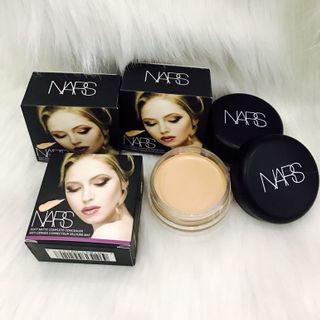 Phấn nền che khuyết điểm Nar s Soft Matte