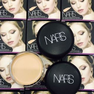 Phấn nền che khuyết điểm Nar s Soft Matte
