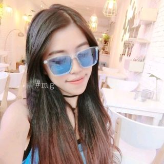 kính v tây trong