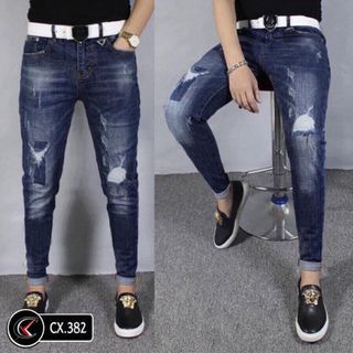 chuyên sĩ áo thun và quần jean