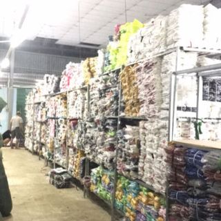 chuyên sĩ áo thun và quần jean