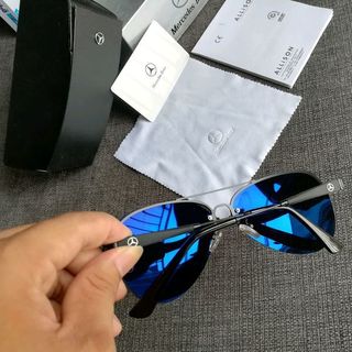 Kính nam mercerdes 743