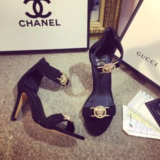 giày cao got siêu sang