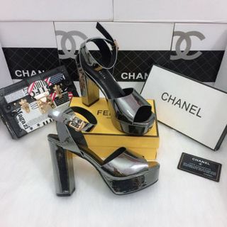 giày cao got vuông