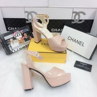 giày cao got vuông