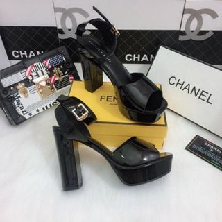 giày cao got vuông