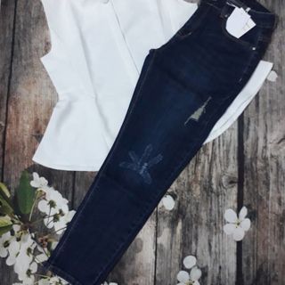 Jean 9 tấc rách xước