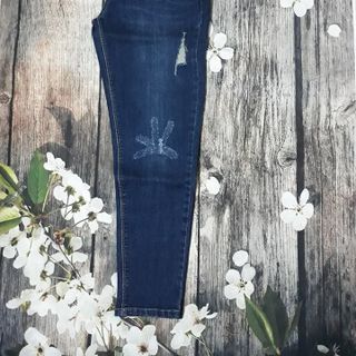 Jean 9 tấc rách xước